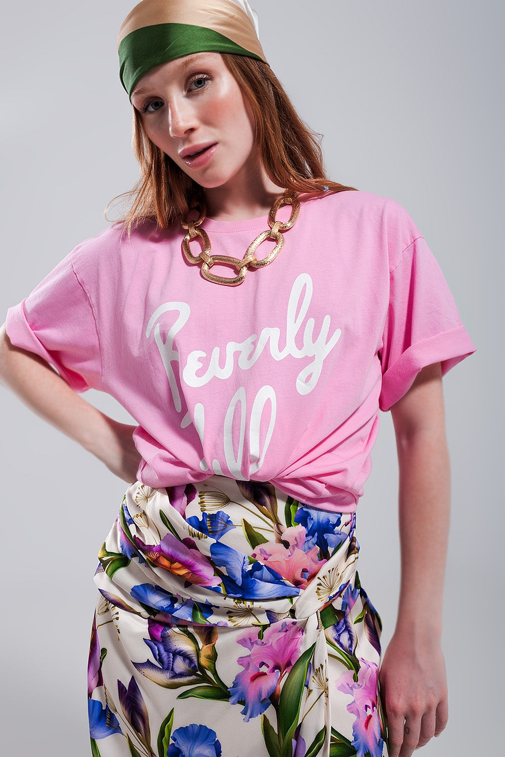 T shirt em cor de rosa com texto Beverly Hills