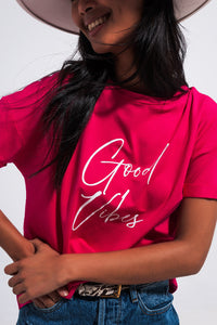 T shirt Fuchsia com texto Good Vibes
