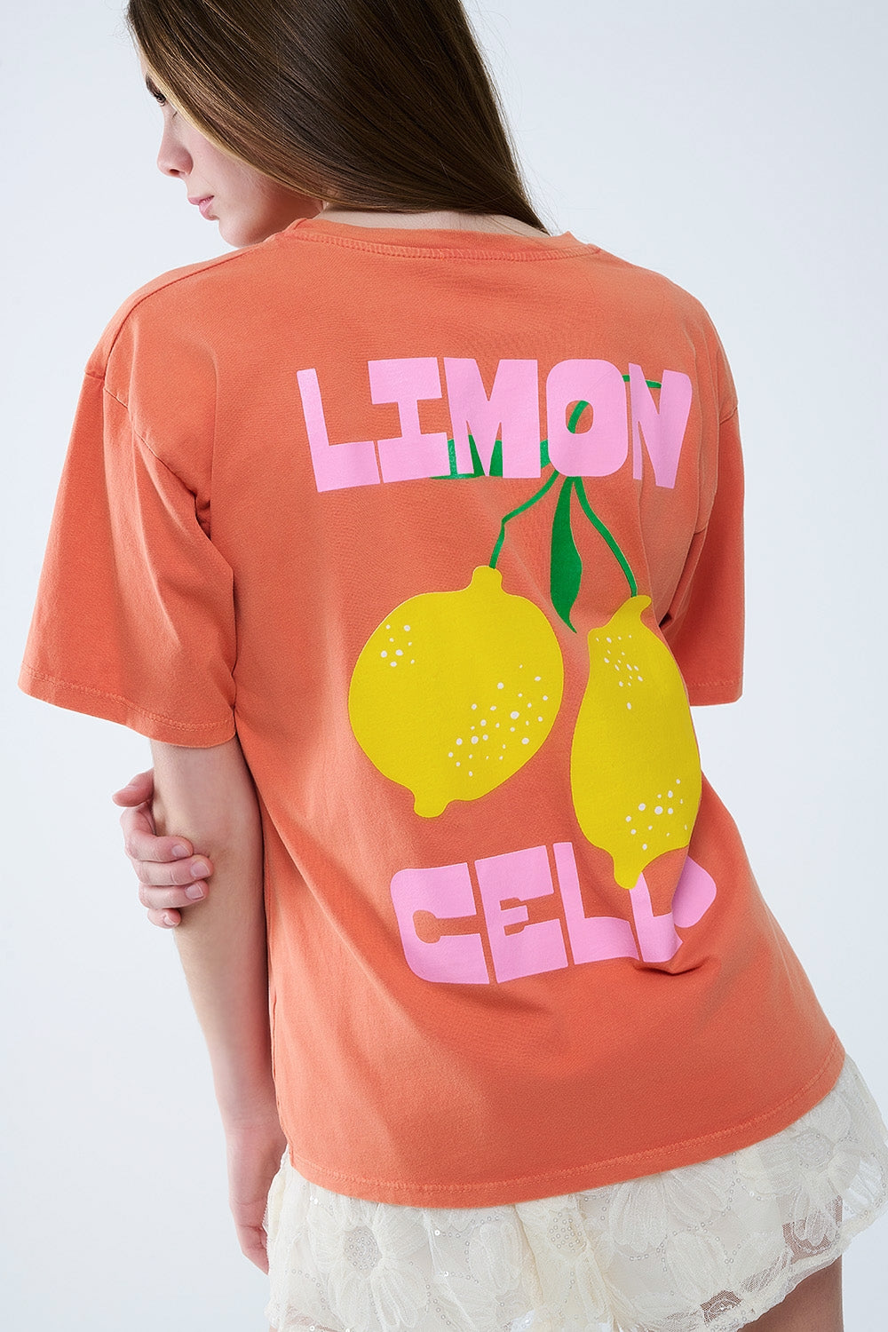 Q2 T-shirt laranja descontraída com estampado de limão
