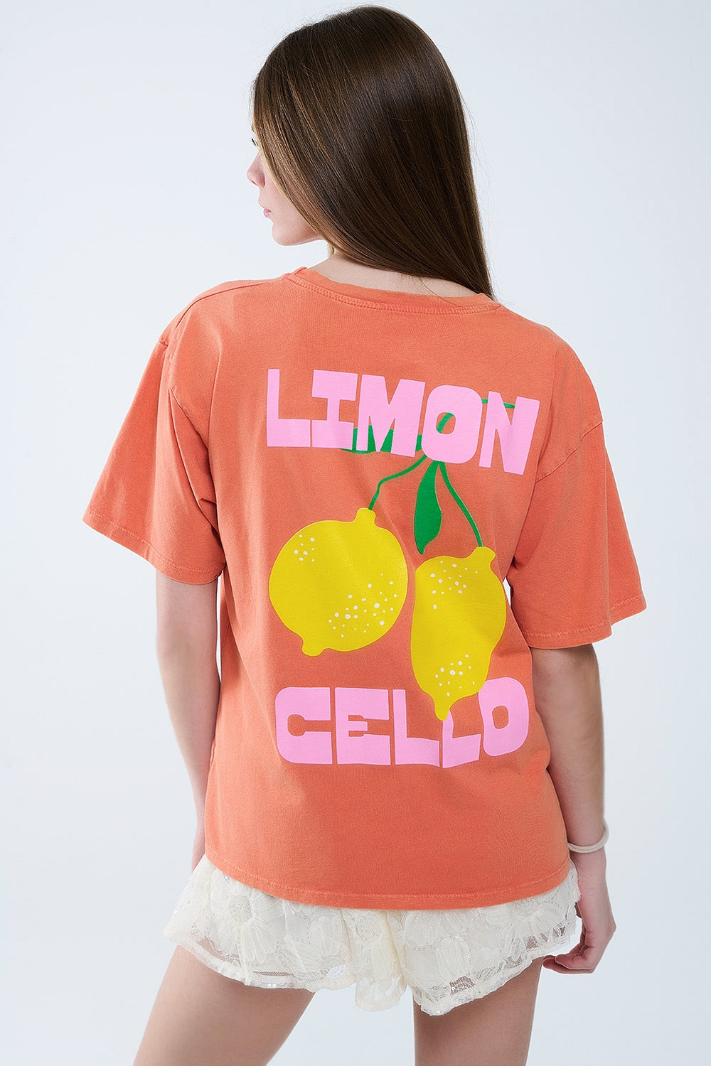 T-shirt laranja descontraída com estampado de limão