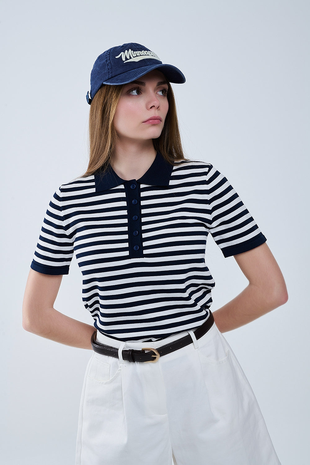 Q2 T-shirt pólo de malha às riscas brancas e marinhas