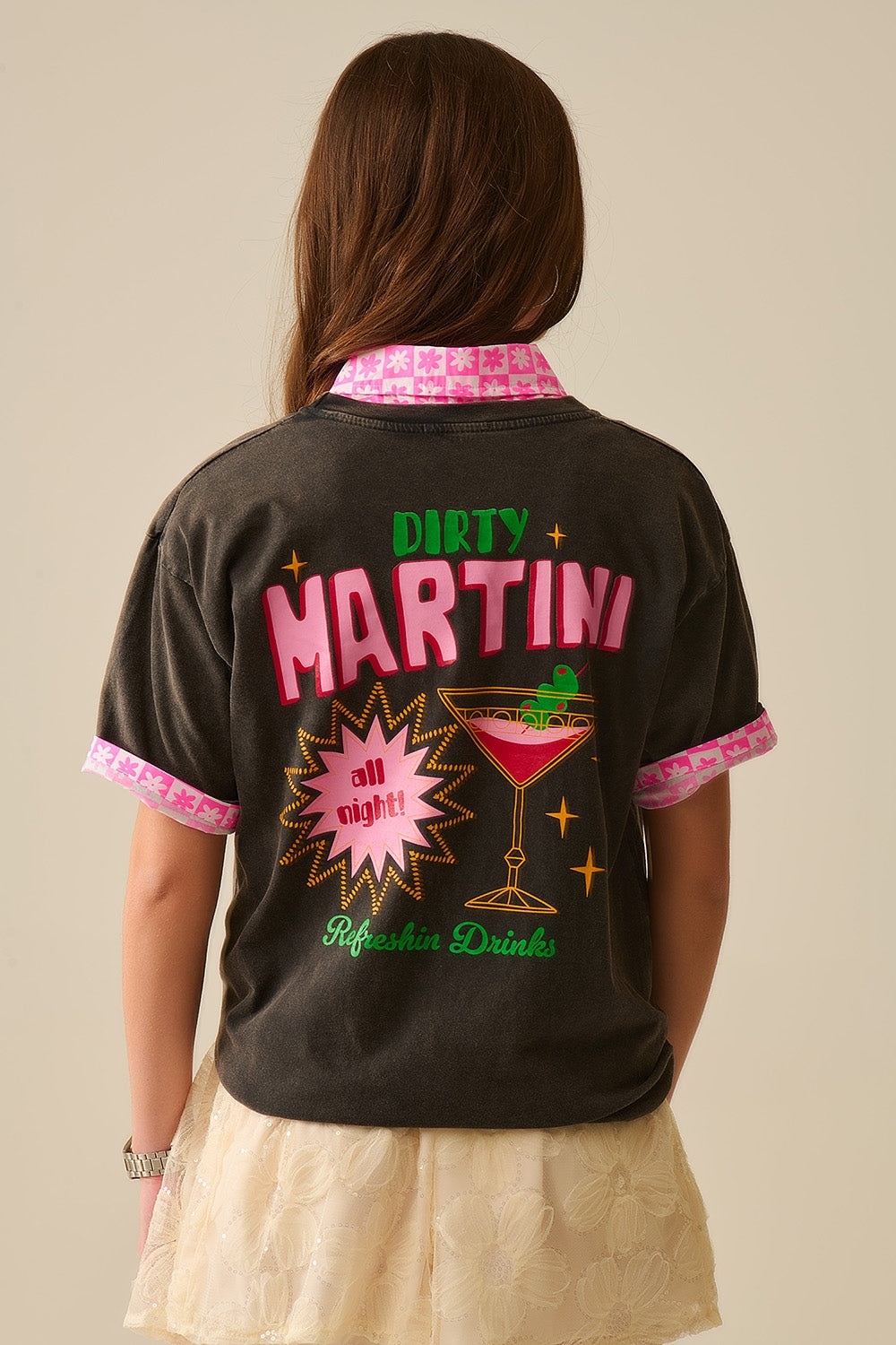 T-shirt preta com lavagem de pedra fabricada em Itália com um logótipo gráfico Martini