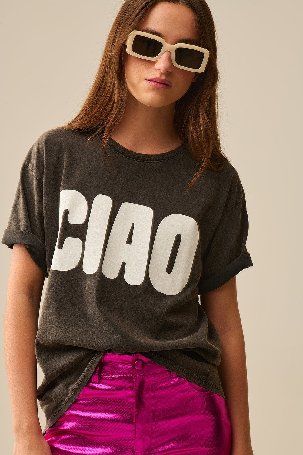 Q2 T-Shirt preta descontraída CIAO lavada com letras brancas