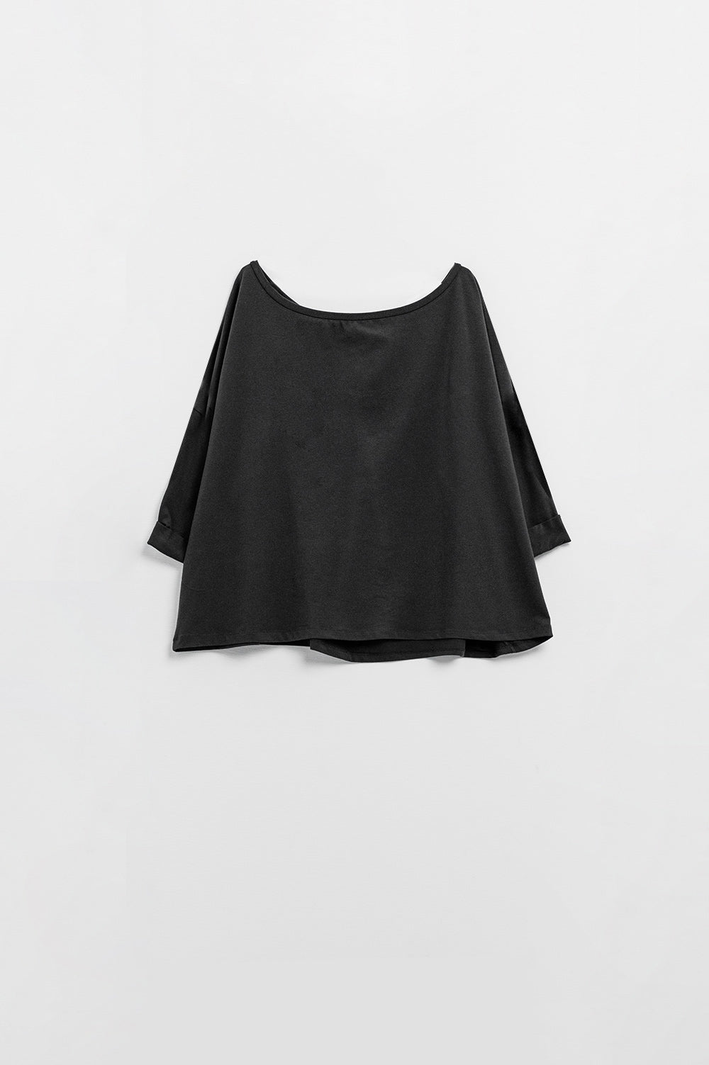 Q2 T-shirt preta em tecido elástico fino com gola redonda