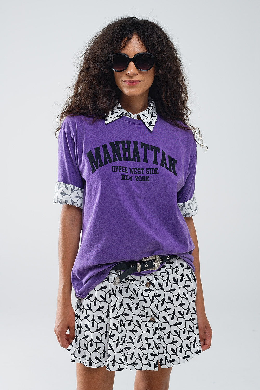 Q2 T-shirt roxo com texto de manhattan