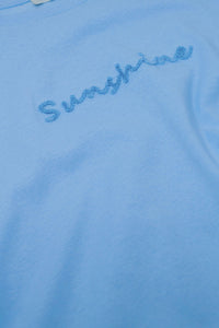 T-shirt Sunshine Oversized com texto texturado à frente em azul