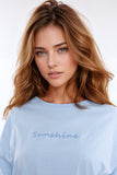 Q2 T-shirt Sunshine Oversized com texto texturado à frente em azul