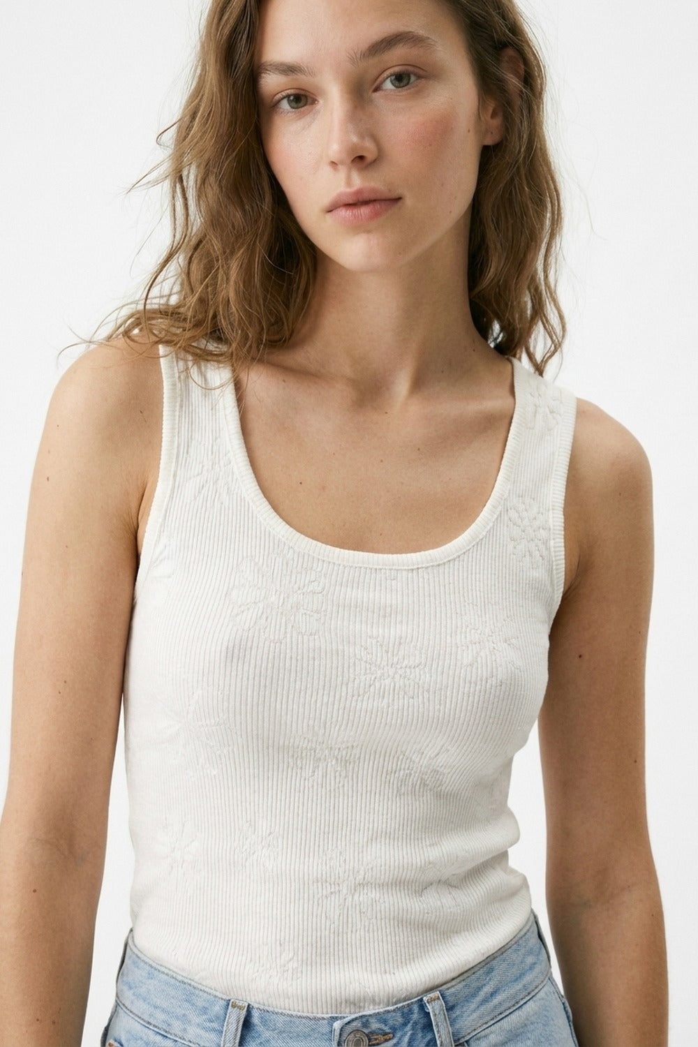 Tank Top branco de malha canelada com pormenores florais
