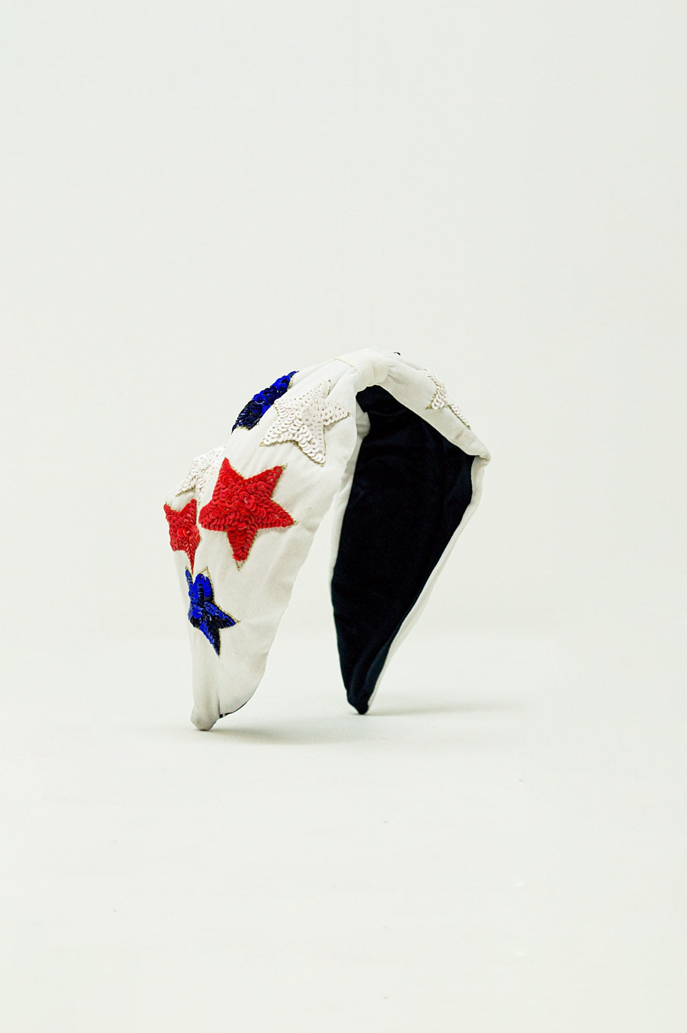 Q2 Tiara com estrelas de lantejoulas em branco