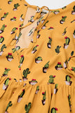 top amarelo com estampado de cactos