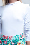 Top branco gola alta e mangas compridas