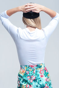 Top branco gola alta e mangas compridas