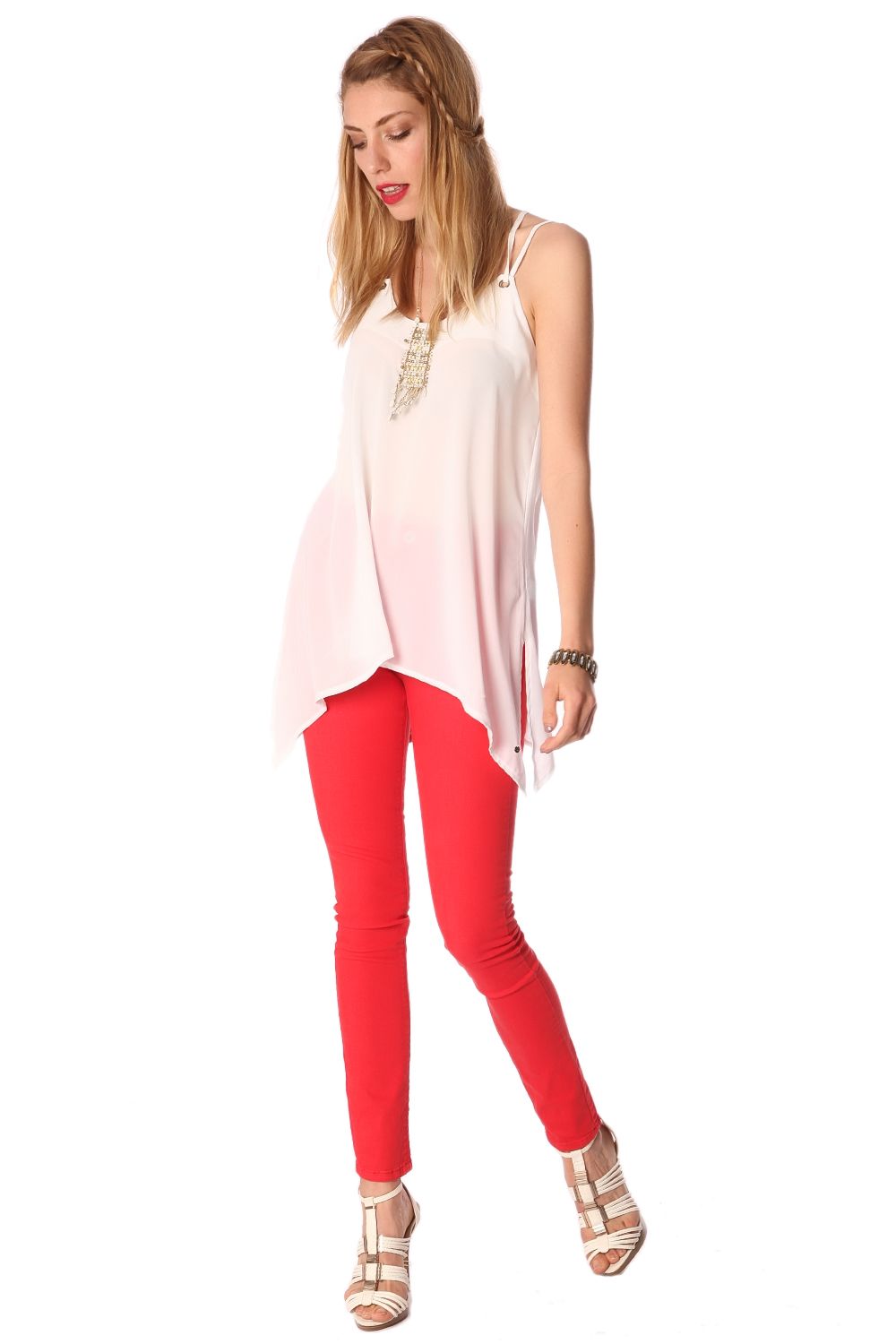 Top branco longo com detalhe do anel