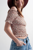Top com decote Bardot e estampa floral