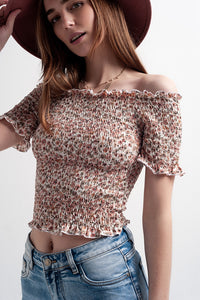 Top com decote Bardot e estampa floral