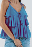 Top com folhos e alças finas em azul