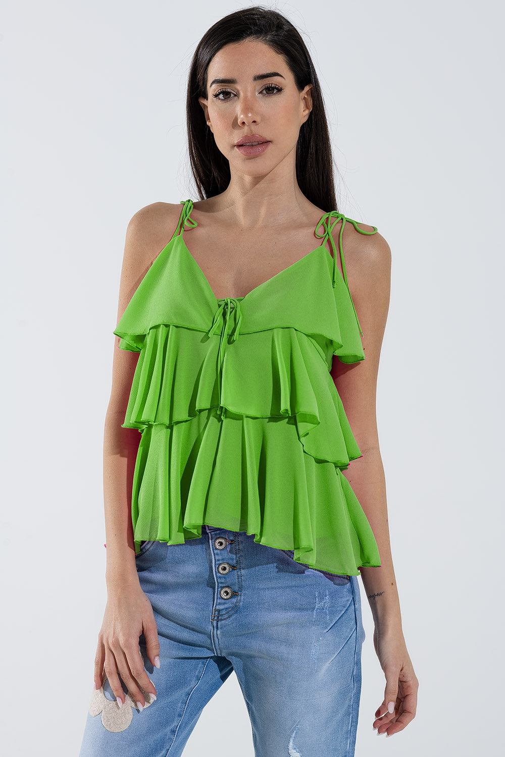 Q2 Top com folhos e alças finas em verde
