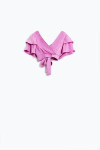 Top cor-de-rosa com mangas curtas e decote em V