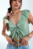 Top curto em ruffled verde com mangas volumosas atadas à frente