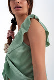 Top curto em ruffled verde com mangas volumosas atadas à frente