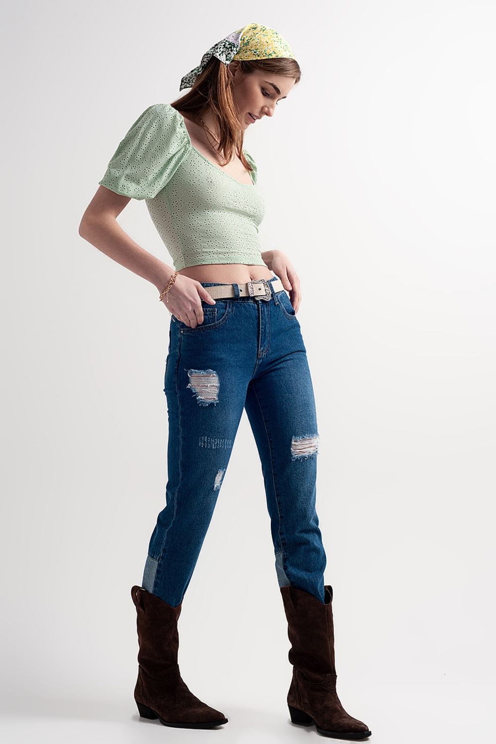 Top curto verde em tecido batiste e mangas bufantes