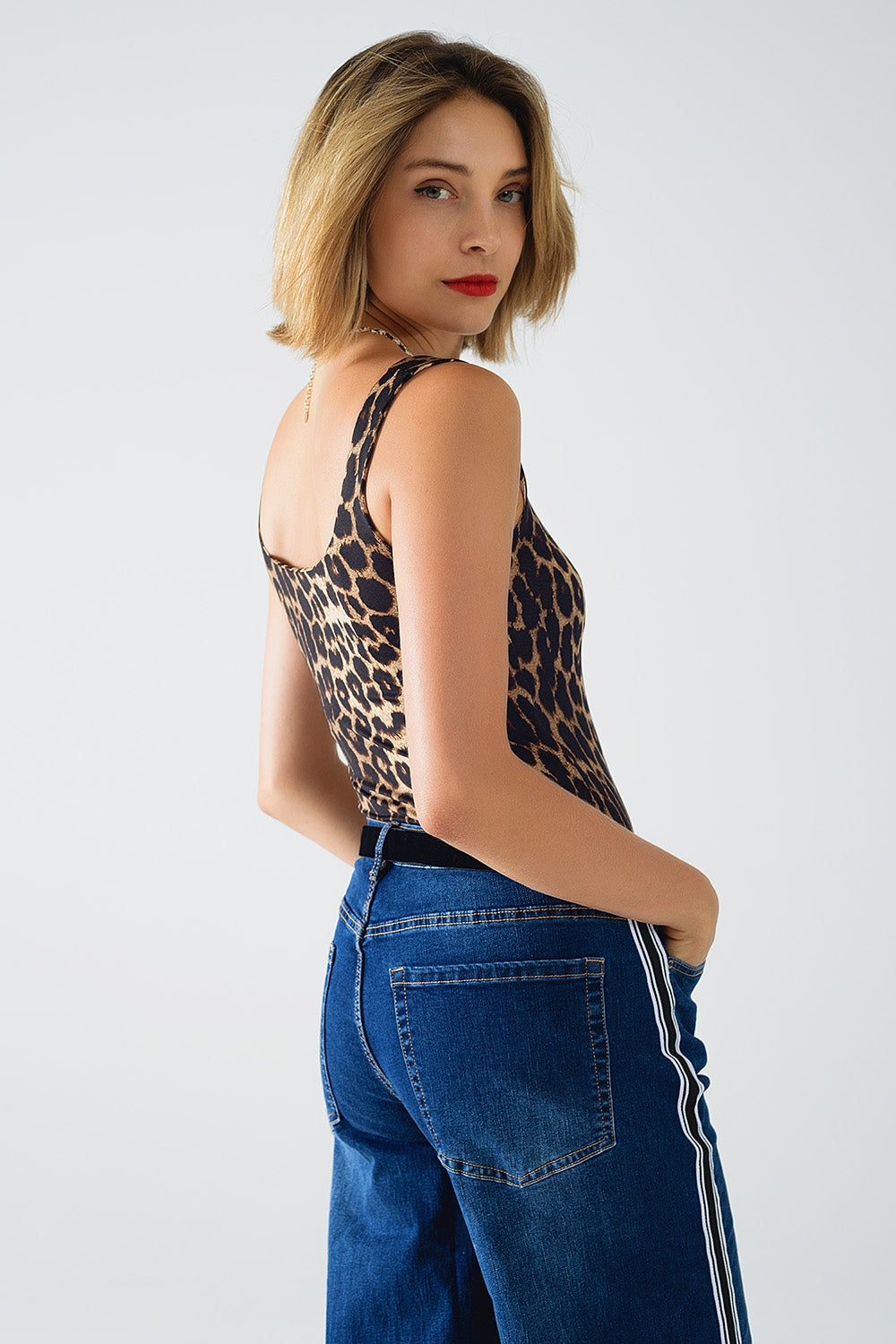 Top de alças em spandex com estampado de leopardo