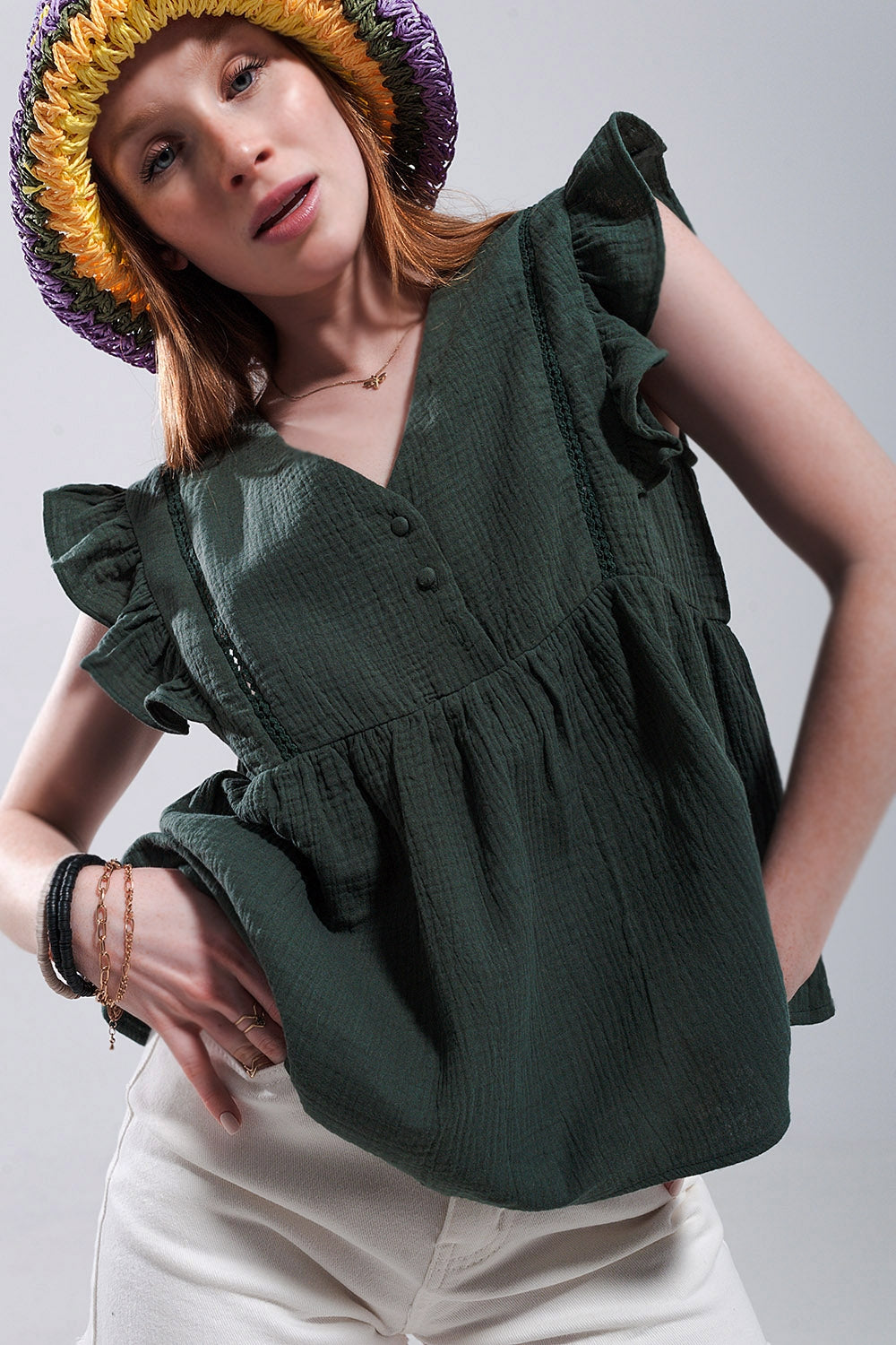 Q2 Top de algodão em cáqui com mangas de rufos