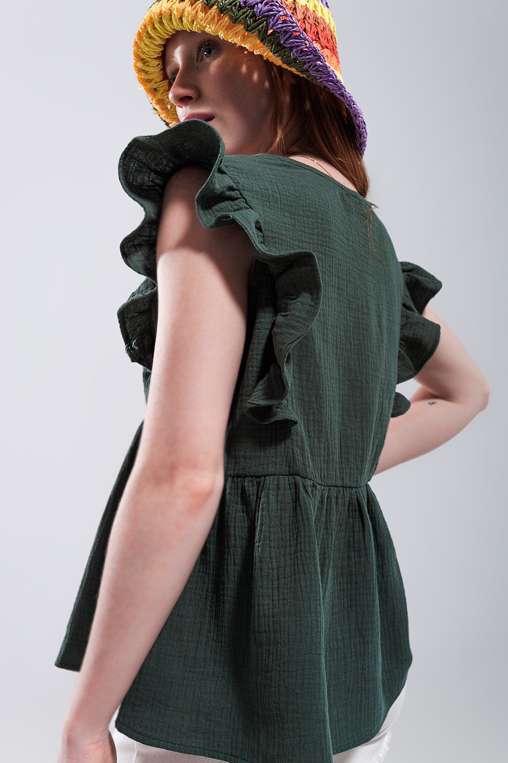 Top de algodão em cáqui com mangas de rufos