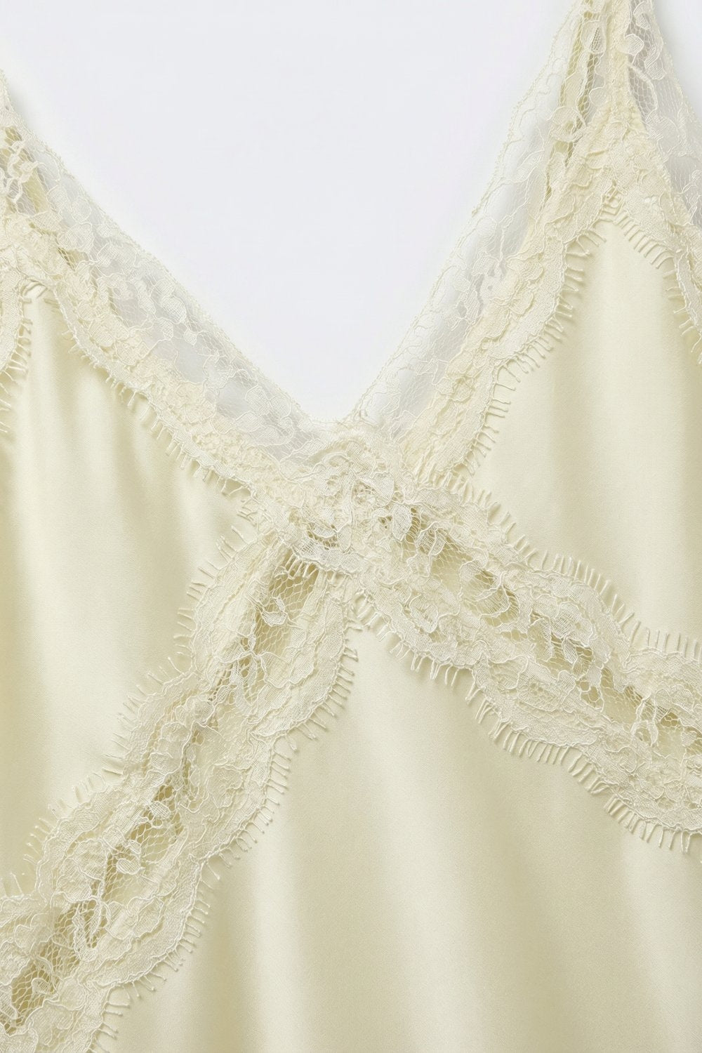 Top de Cetim Amarelo Manteiga com Renda e Alças Finas