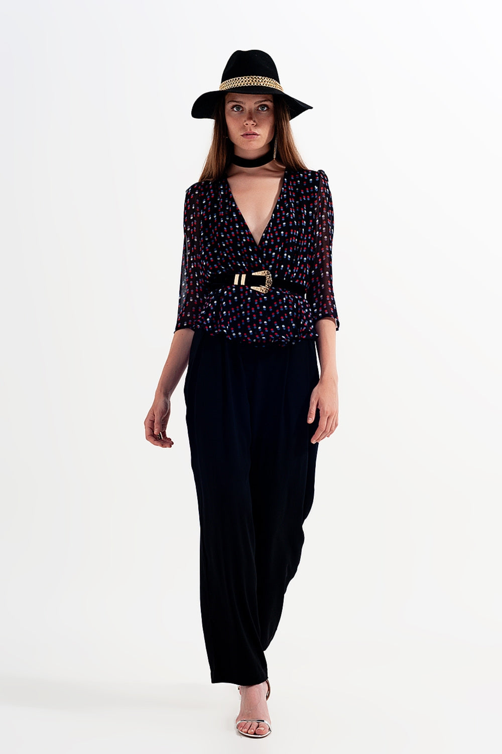 Top de chiffon de bolinhas em preto