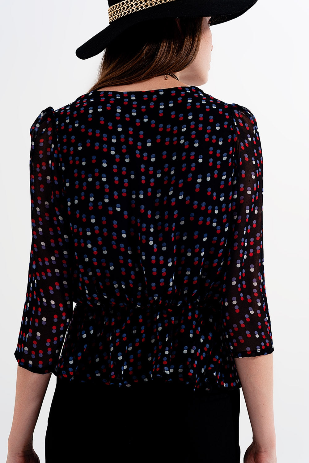 Top de chiffon de bolinhas em preto