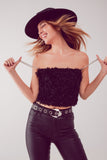 Top de cor preto curto com plumas