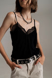 Top de detalhe de renda em preto