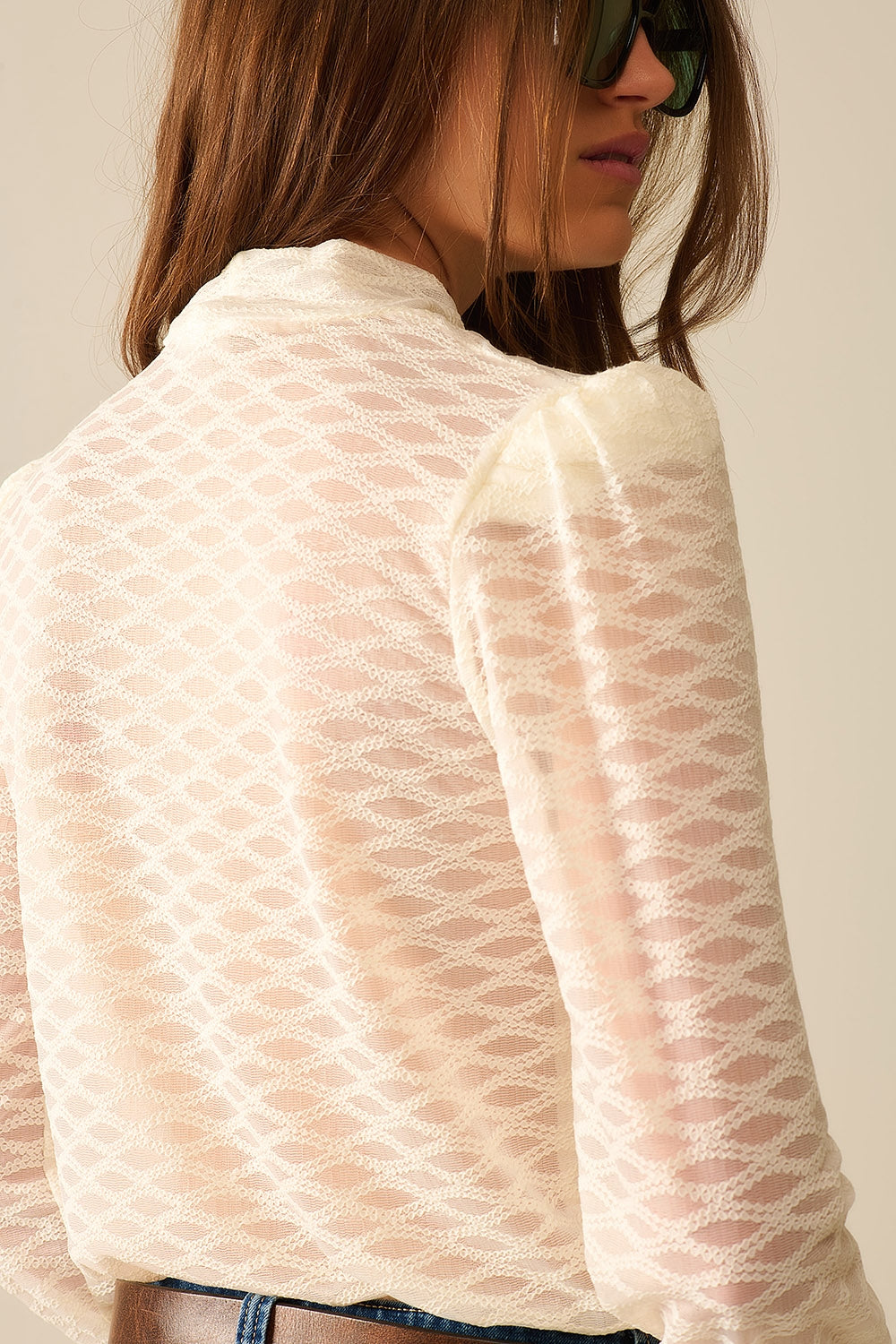 Top de Gola Alta de Renda Bege Transparente com Ombros Bufantes