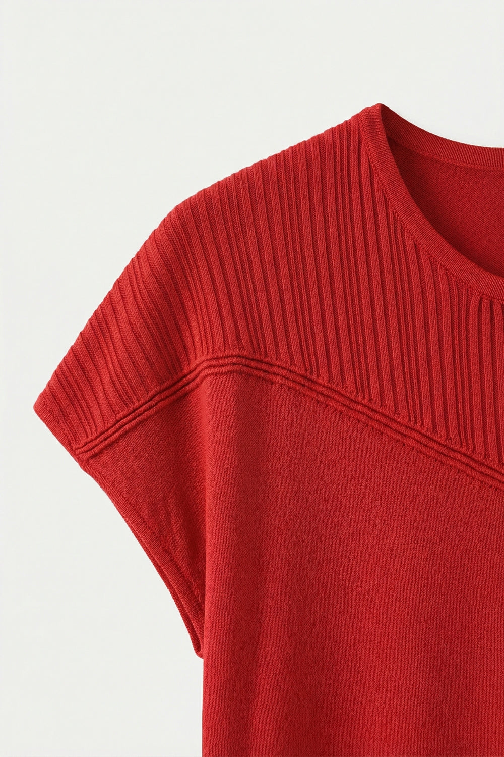 Top de Malha Fina com Detalhe Canelado Vermelho e Manga Curta
