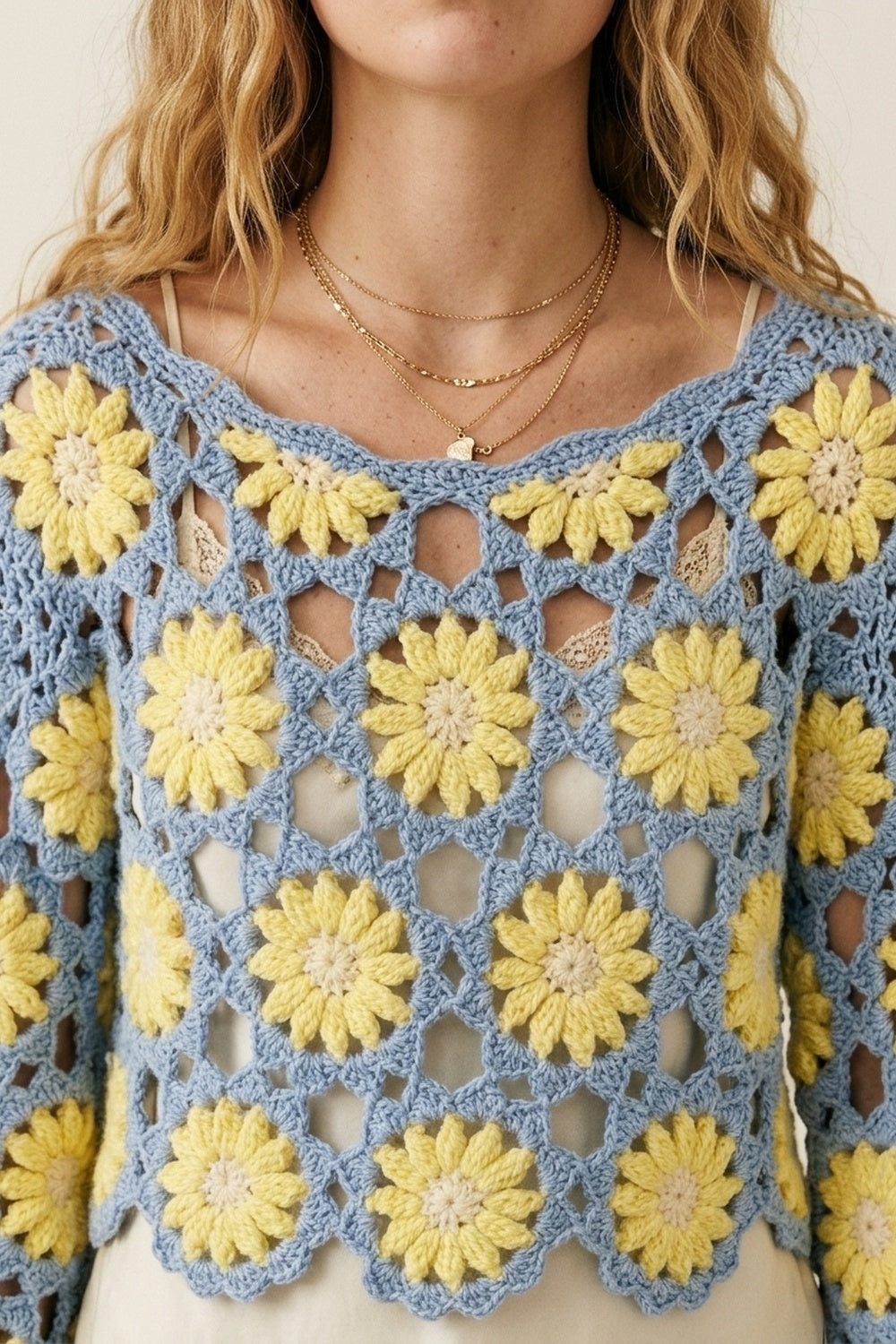 Top de manga comprida Daisy em croché azul e amarelo
