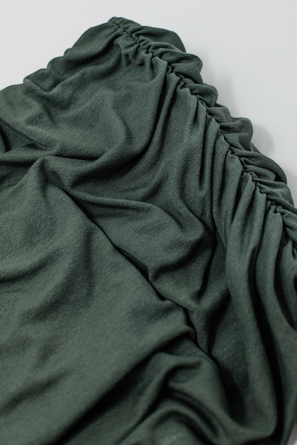 Top de ombros largos em verde khaki