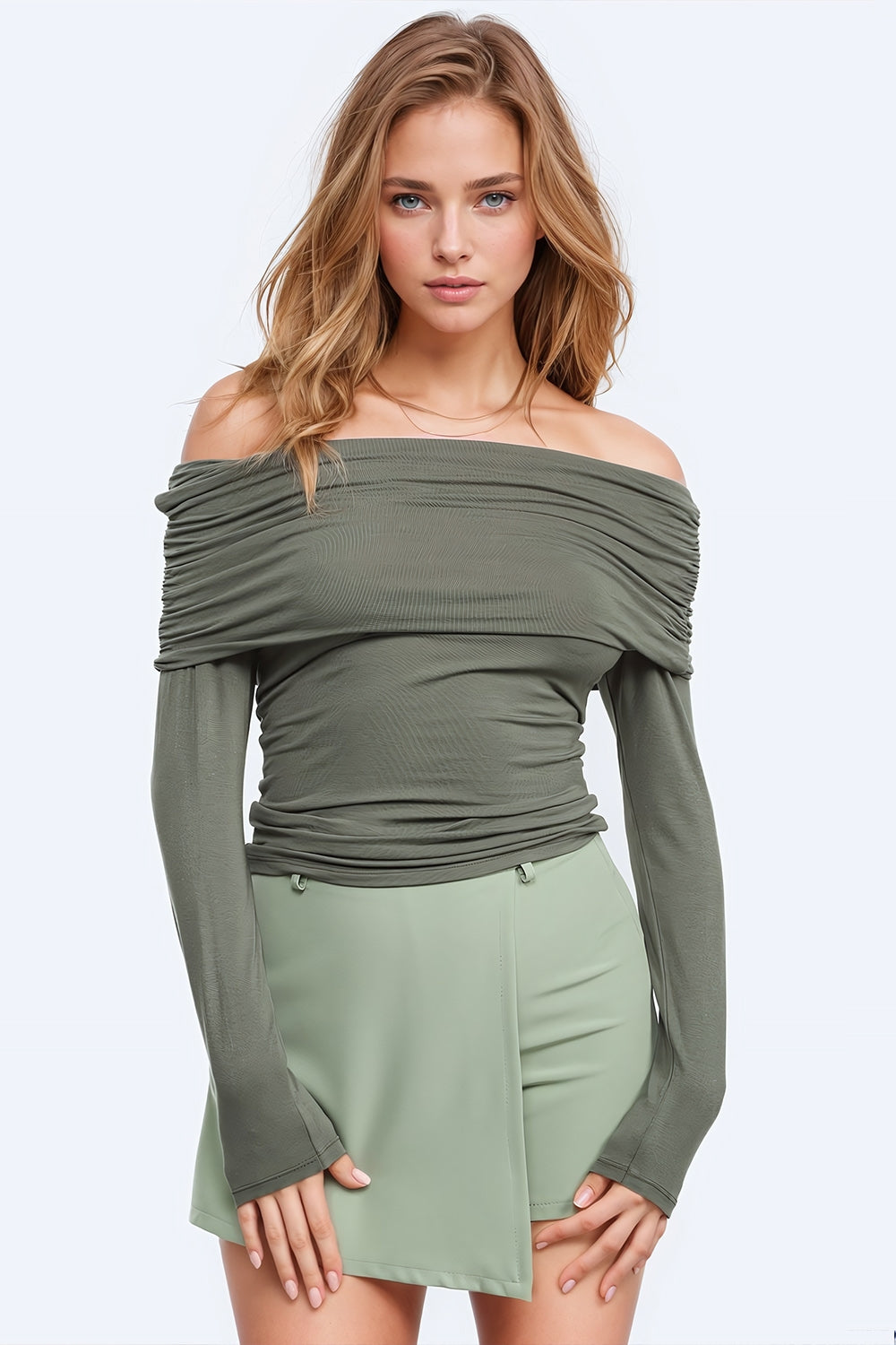 Q2 Top de ombros largos em verde khaki