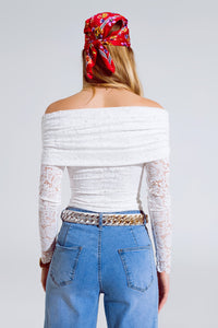 Top de renda branca sem ombros