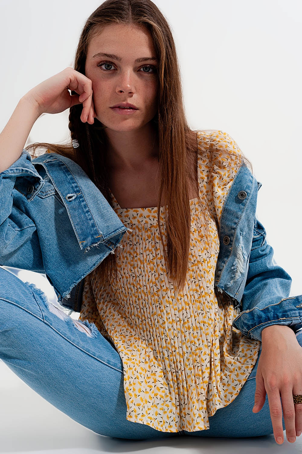 Q2 Top floral amarela com decote quadrado e mangas insufláveis