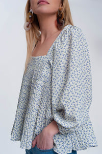 Top floral azul com decote quadrado e mangas insufláveis