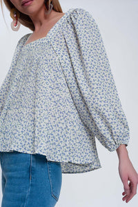 Top floral azul com decote quadrado e mangas insufláveis
