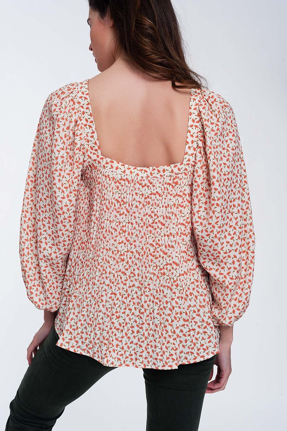 Top floral coral com decote quadrado e mangas insufláveis