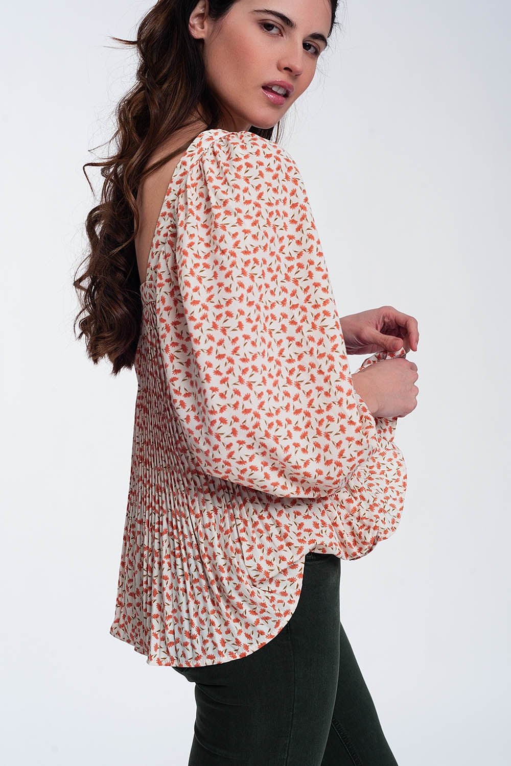 Top floral coral com decote quadrado e mangas insufláveis