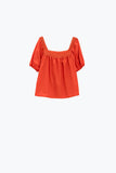 Top laranja com decote quadrado e mangas curtas