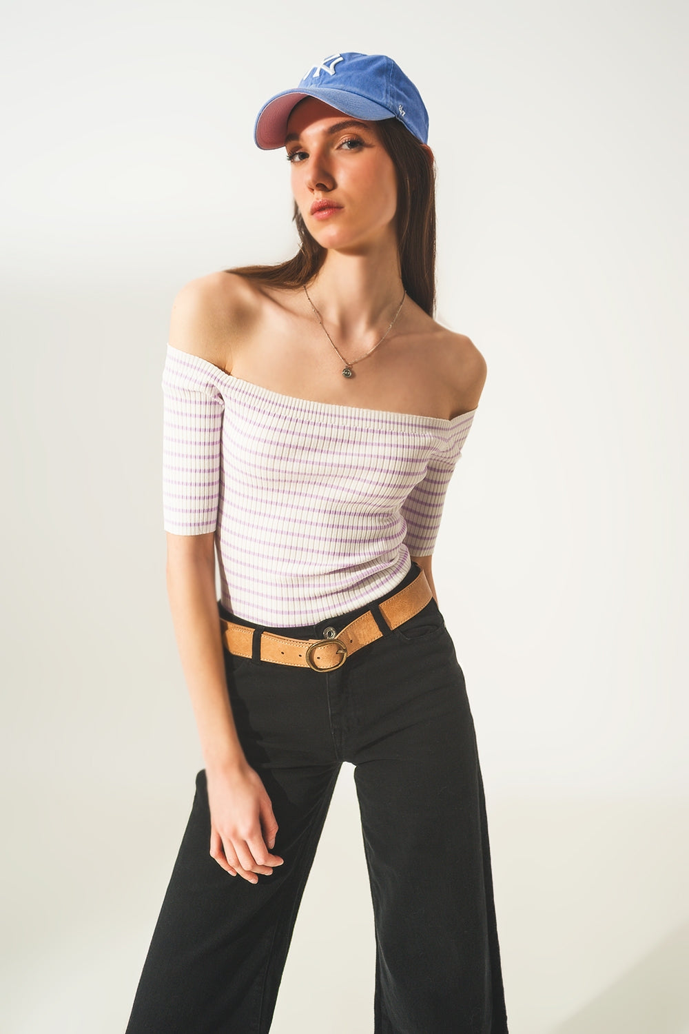 Q2 Top lilas listrado com decote Bardot