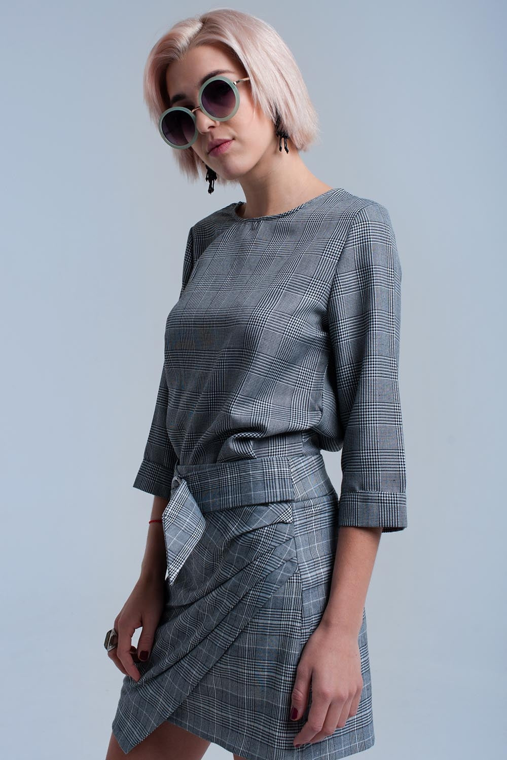 Top padrão de tartan cinza com fitas