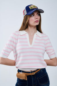 Q2 Top polo branco de malha com riscas cor-de-rosa