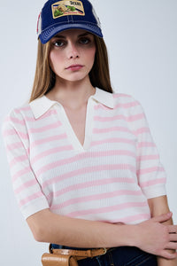 Top polo branco de malha com riscas cor-de-rosa