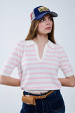 Q2 Top polo branco de malha com riscas cor-de-rosa